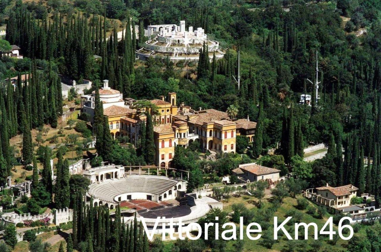 Appartamento "Il Vicolo" Пескиера дел Гарда Екстериор снимка